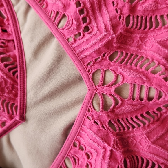 Bebe Lace Overlay Fitted Long Sleeve Dress Pink Cream M L - Picture 15 of 15